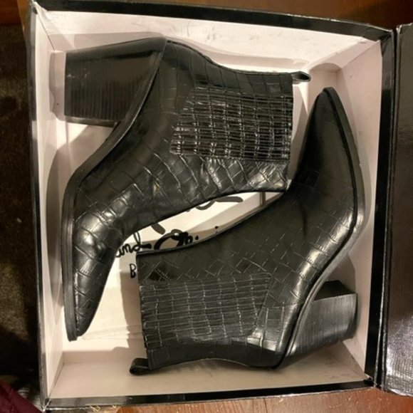 Alice + Olivia Westra Croc Embossed Leather Ankle Boots in Black 40 (9.5,10)